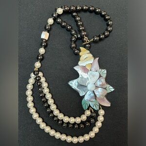 Vintage Lee Sands 70’s Flower Mother of Pearl Inlay VTG Necklace Accent beads
